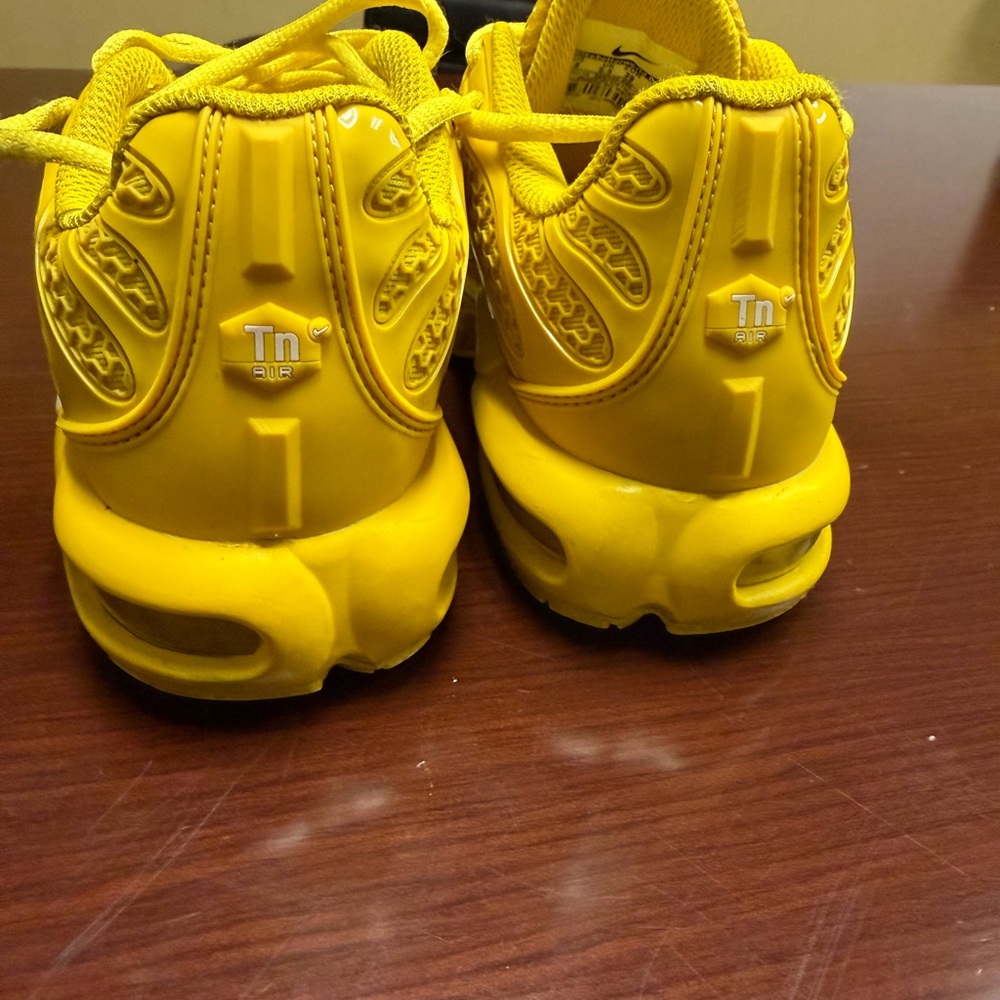 Nike Bright Yellow Sports Shoes - Picture 4 of 7
